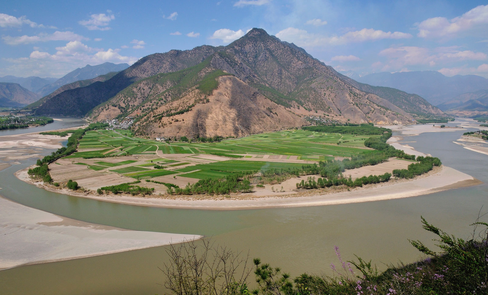 Bend-Yangtze-River-Yunnan-China